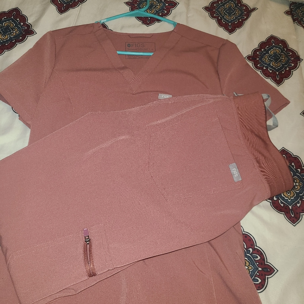 Womens scrubs